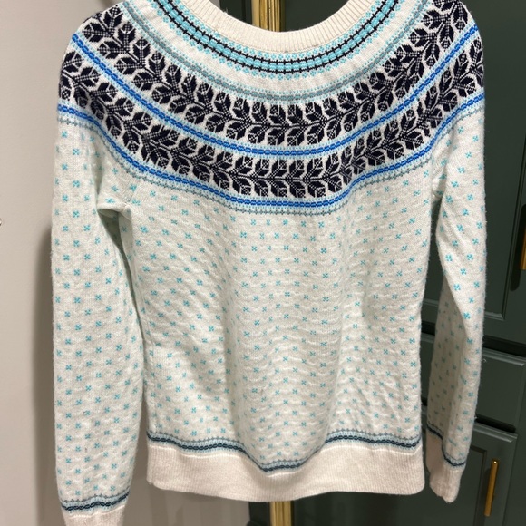 Talbots Blue and White Leaf Pattern Sweater - Picture 5 of 6